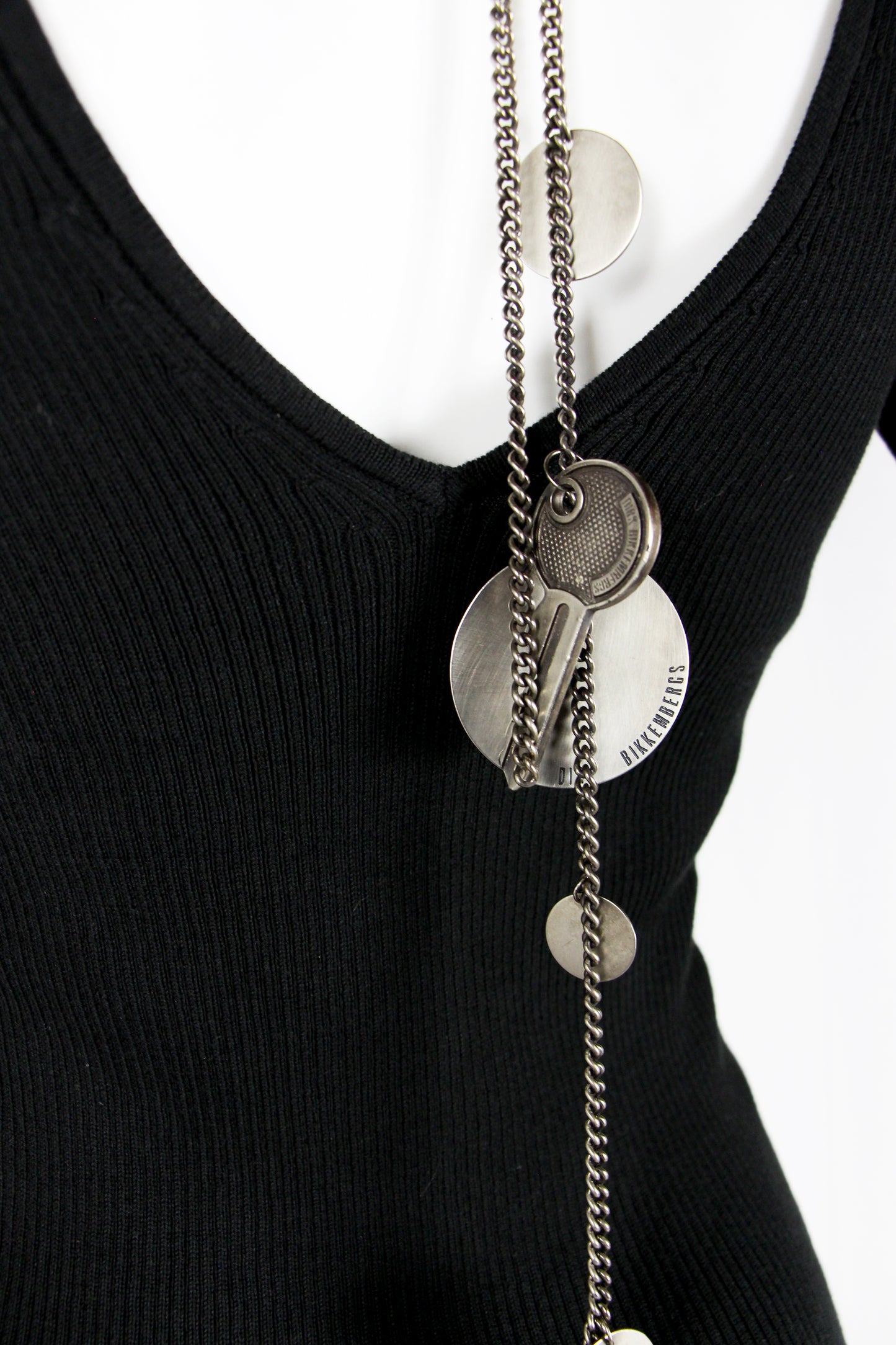 DIRK BIKKEMBERGS RIBBED TOP WITH CHAIN - S/S 2004