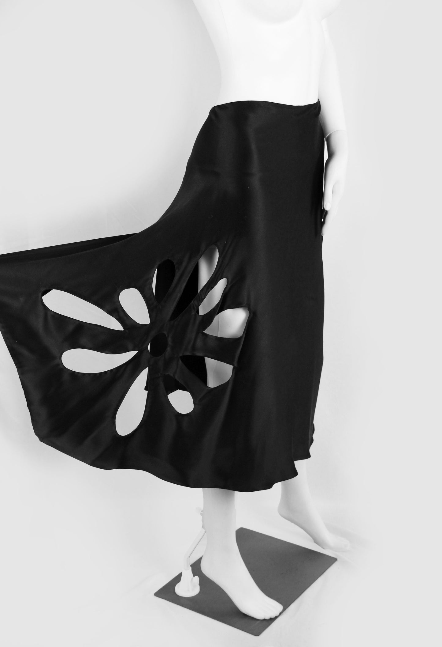 GUCCI BY TOM FORD FLOWER CUT-OUT SKIRT - S/S 2002
